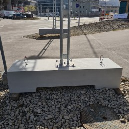 Betonsockel für Kabelüberführung Dreieckgitterträger